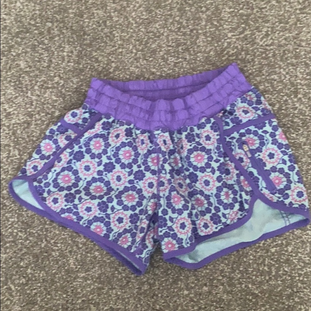 lululemon Tracker V 4” shorts!